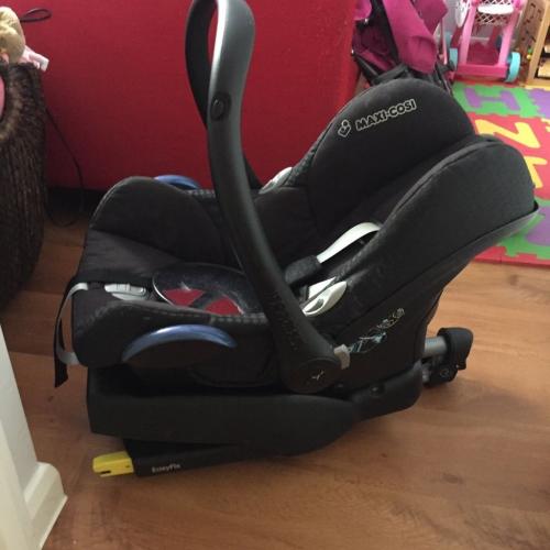 Maxi cosi car seat and isofix base