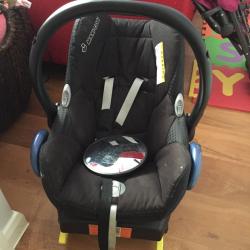 Maxi cosi car seat and isofix base
