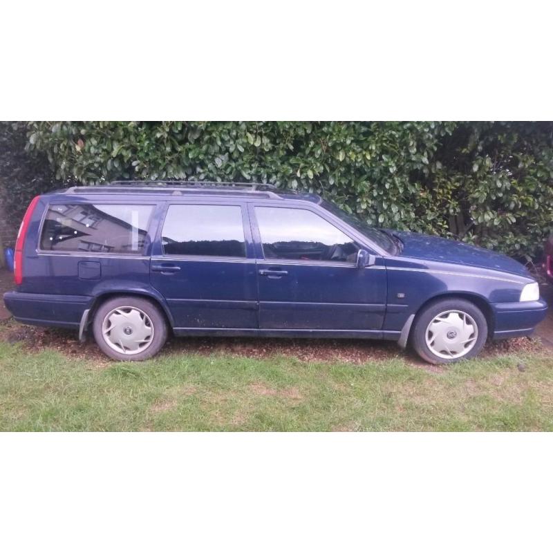 Volvo v70 spares or repair, mot failure but been repaired.