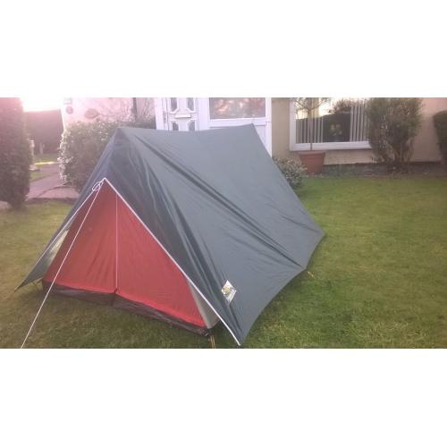 LOVELY RETRO 2 BERTH RIDGE TENT IDEAL FESTIVALS , CAMPING , FISHING ECT