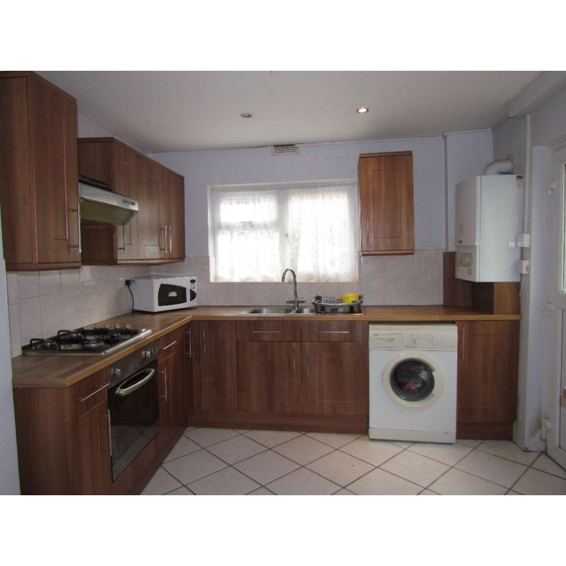 Extra Large Double rooms in Lewisham - amazing value act fast they will go!!!