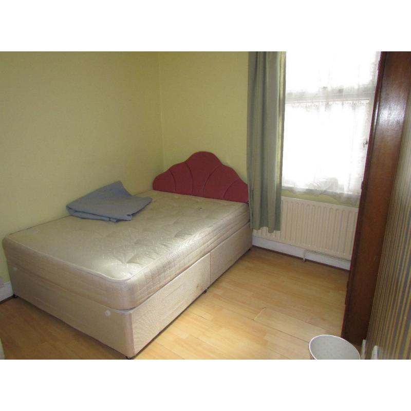 Extra Large Double rooms in Lewisham - amazing value act fast they will go!!!