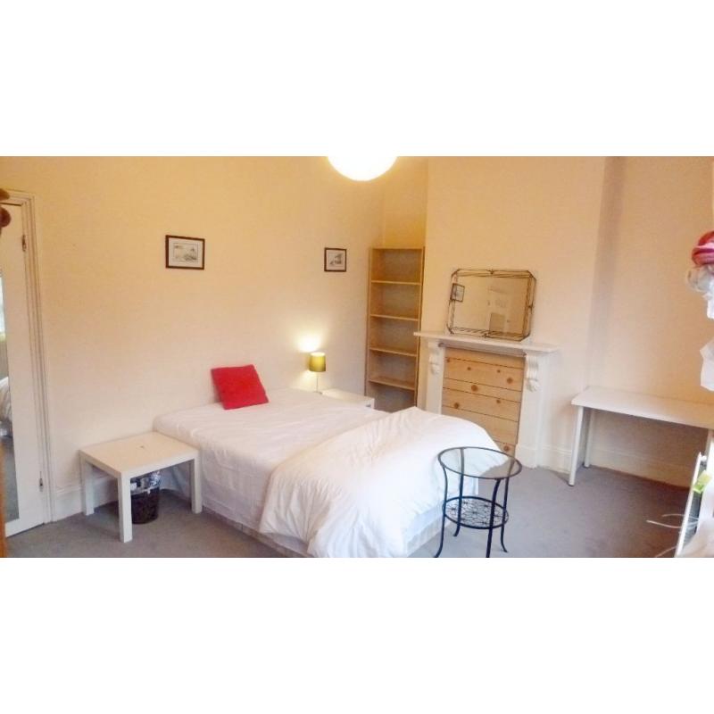 Female London House Flat Share, 2 Double Size Room at Single Price -- mint pie