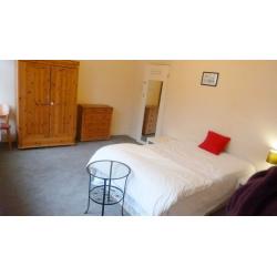 Female London House Flat Share, 2 Double Size Room at Single Price -- mint pie