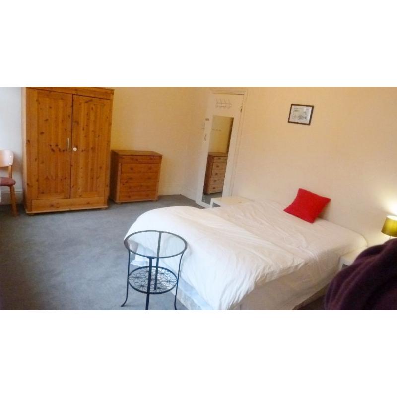 Female London House Flat Share, 2 Double Size Room at Single Price -- mint pie
