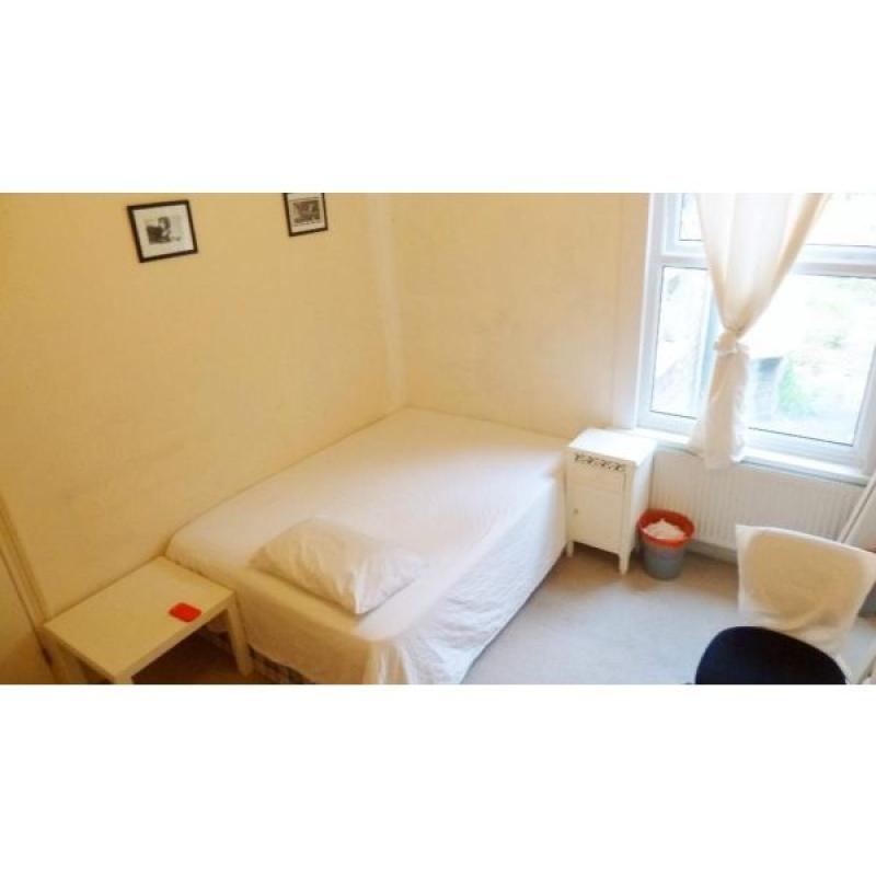 Female London House Flat Share, 2 Double Size Room at Single Price -- mint pie