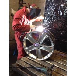 ALLOY WHEEL REPAIR,CRACKED OR SPLIT ALLOYS REPAIRED.ALUMINIUM WELDING SPECIALIST.TRADE WELCOME