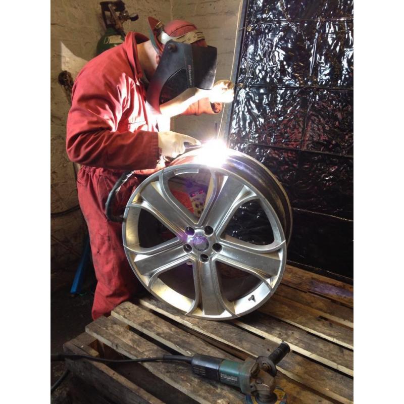 ALLOY WHEEL REPAIR,CRACKED OR SPLIT ALLOYS REPAIRED.ALUMINIUM WELDING SPECIALIST.TRADE WELCOME