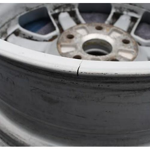 ALLOY WHEEL REPAIR,CRACKED OR SPLIT ALLOYS REPAIRED.ALUMINIUM WELDING SPECIALIST.TRADE WELCOME