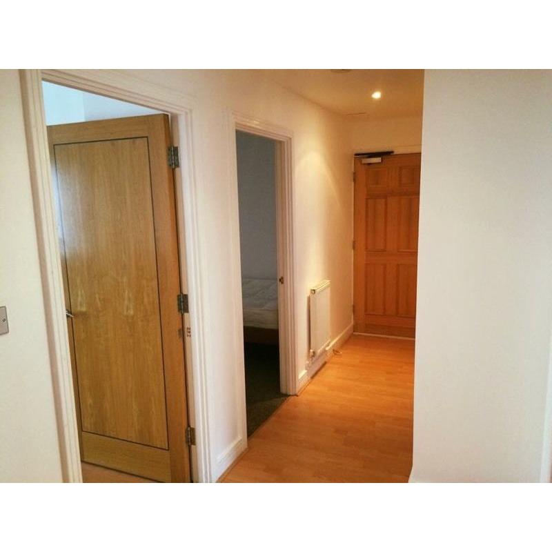 Medium size room in East India Quay E14