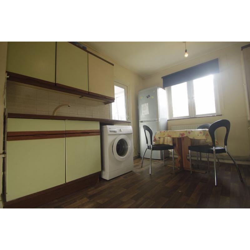*ARSENAL* PERFECT AND CHEAP TWIN ROOM AVAILABLE NOW !! 155H