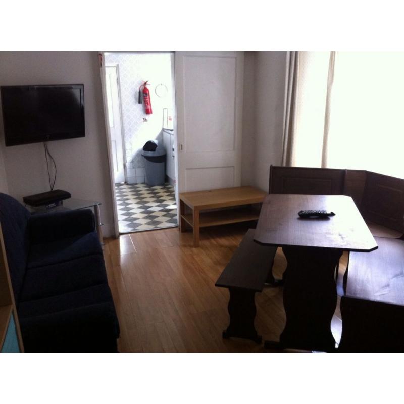 Two singles room in Manor house