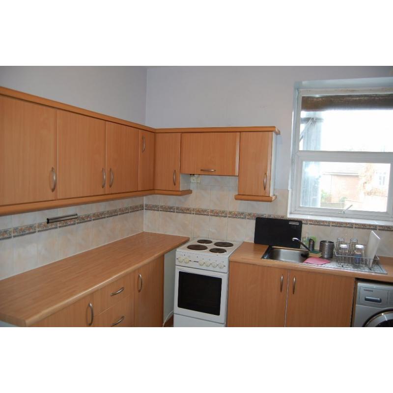 Double Room Available in Elephant & Castle SE17 With All bills & Wifi Included !!!
