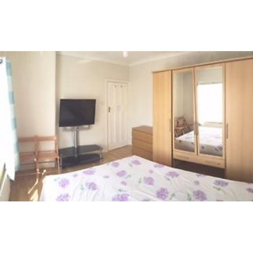 DOUBLE ROOM in Kingsbury