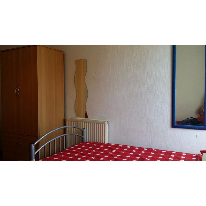 TWIN ROOM IN BETHNAL GREEN