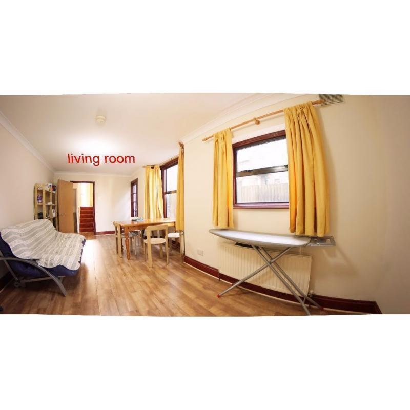 Female London House Flat Share, Double Size Room Single Price -- mint pie