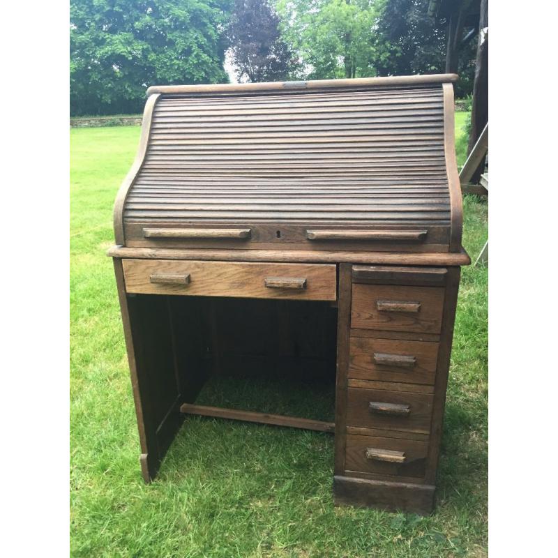*** 'Amly' Antique Roll Top Oak Desk/ Bureau ***