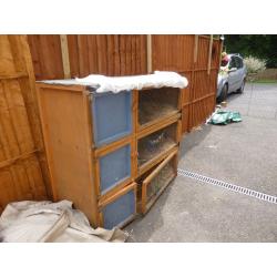 Triple rabbit hutch