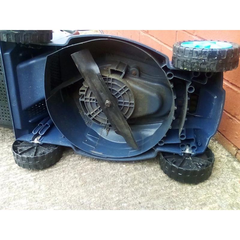 Hi I'm selling a einhell 1000w lawnmower only used once