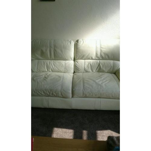 Good confition cream leather setee 15 pounds!