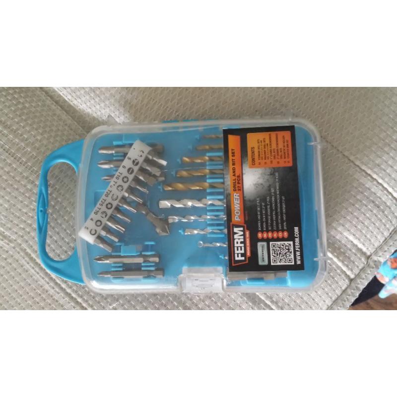 Ferm cordless power drill 18v with drill bit set