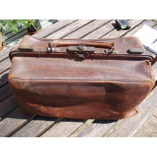 Vintage Leather Gladstone Doctors Bag