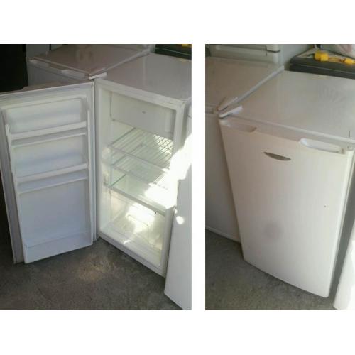 Baumatic under counter fridge with small freezer compartment Good working order DETAILS BELOW