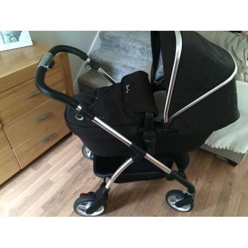 Silver Cross Wayfarer- car seat and Isofix base included