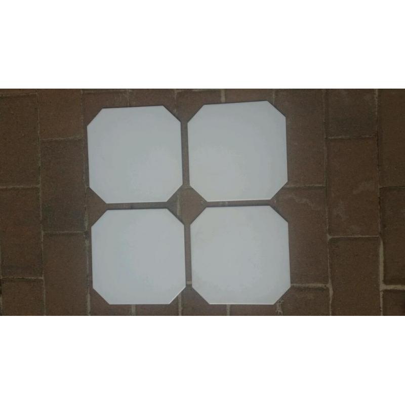 White wall tiles - Italian ceramic octagon tiles 4 boxes each containing 35 tiles