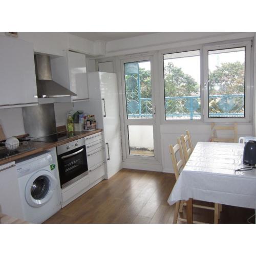 Large single room to rent near surrey quays