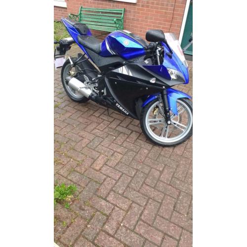 Blue 2009 Yamaha YZF R125 excellent condition