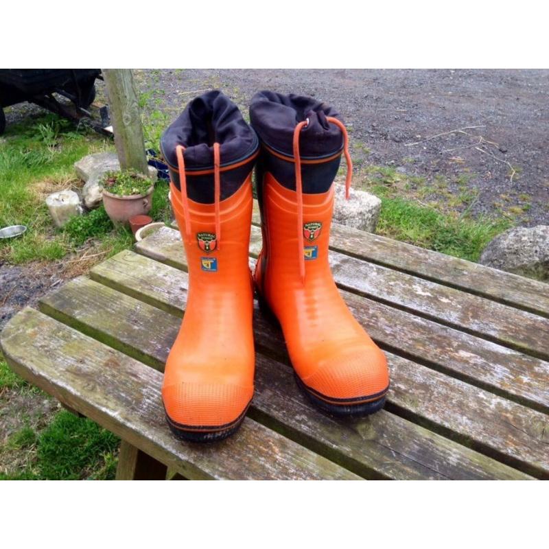 Husqvarna chain saw boots uk size 9