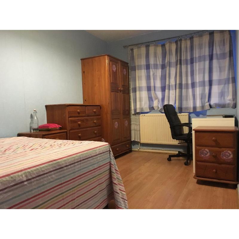 DOUBLE room in front of Bermondsey station | Zone 2