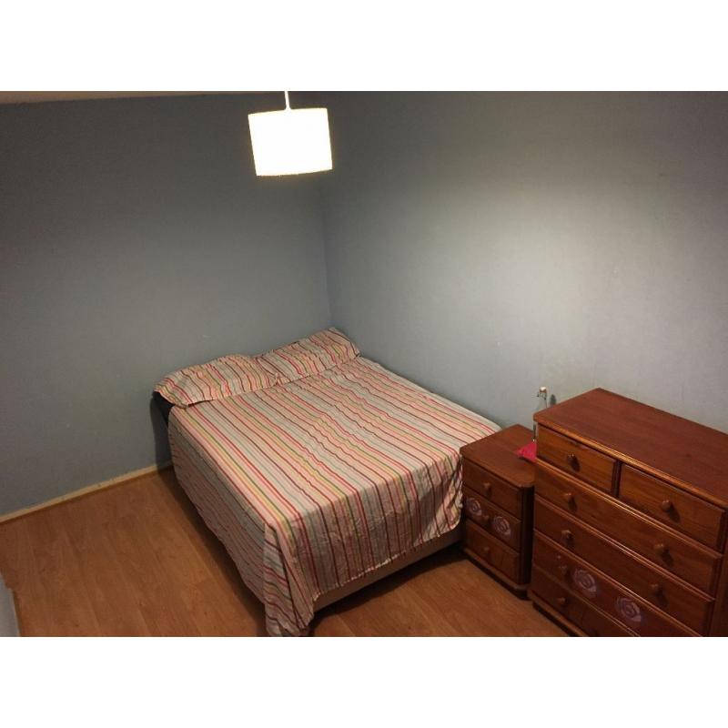 DOUBLE room in front of Bermondsey station | Zone 2