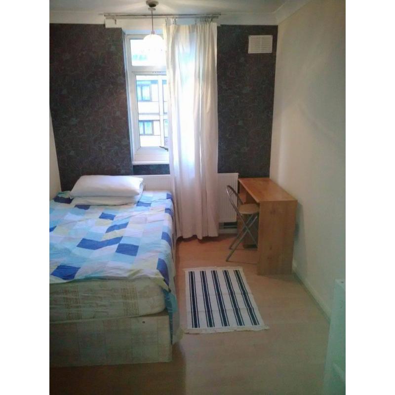 Double room close to Canary Wharf in Isle of Dogs