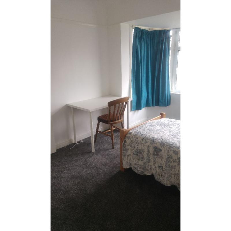 ALL BILLS & INTERNET INCLUDED, spacious double room. PRICE NEGOTIABLE