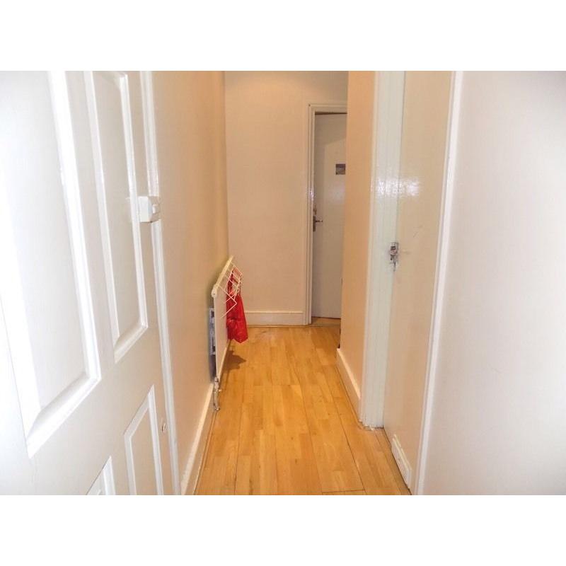Perfect twin in Holloway just 175 pw no fees bills included