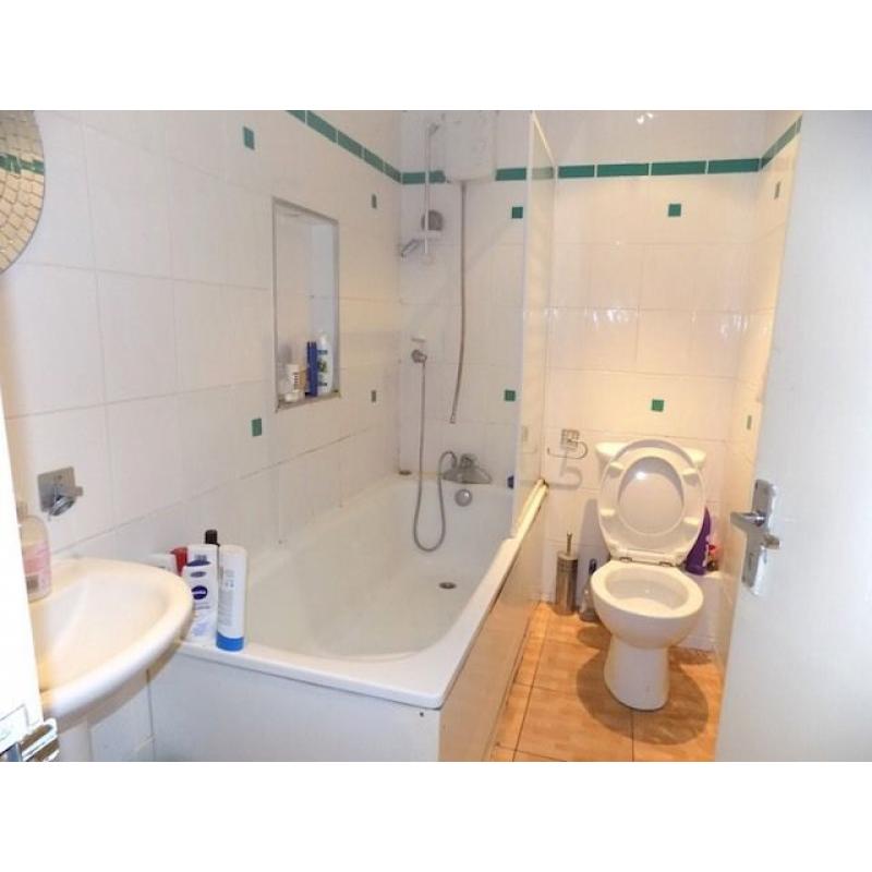 Perfect twin in Holloway just 175 pw no fees bills included