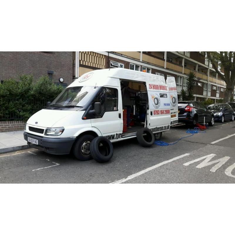 Mobile tyre fitter fitting services, 24hr mobile flat puncture emergency services for cars vans