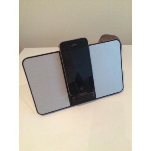 iPhone 4S 16GB and Speaker dock