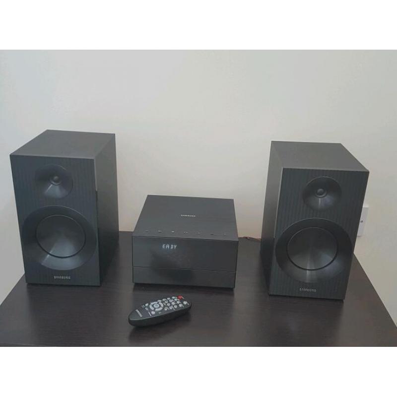 Samsung MMJ 330 Micro Hi-Fi with Bluetooth