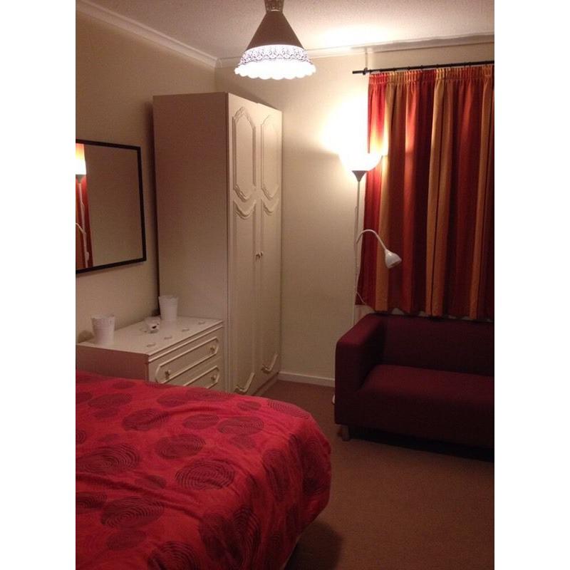 Lovely double room in a friendly flat share