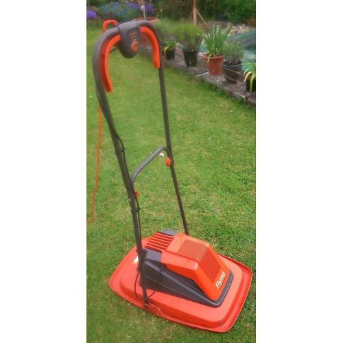 FLYMO LAWNMOWER. 40cm STEEL BLADE. GOOD WORKING ORDER.