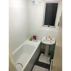 LARGE double room in front of Bermondsey station | Zone 2