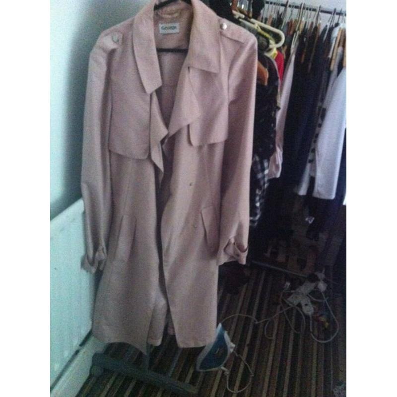 Thin mack coat with belt