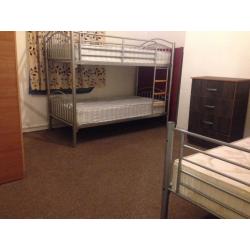 Triple bed in roomshare to let with Poland girl in flatshare at Aldgate East & Liverpool st