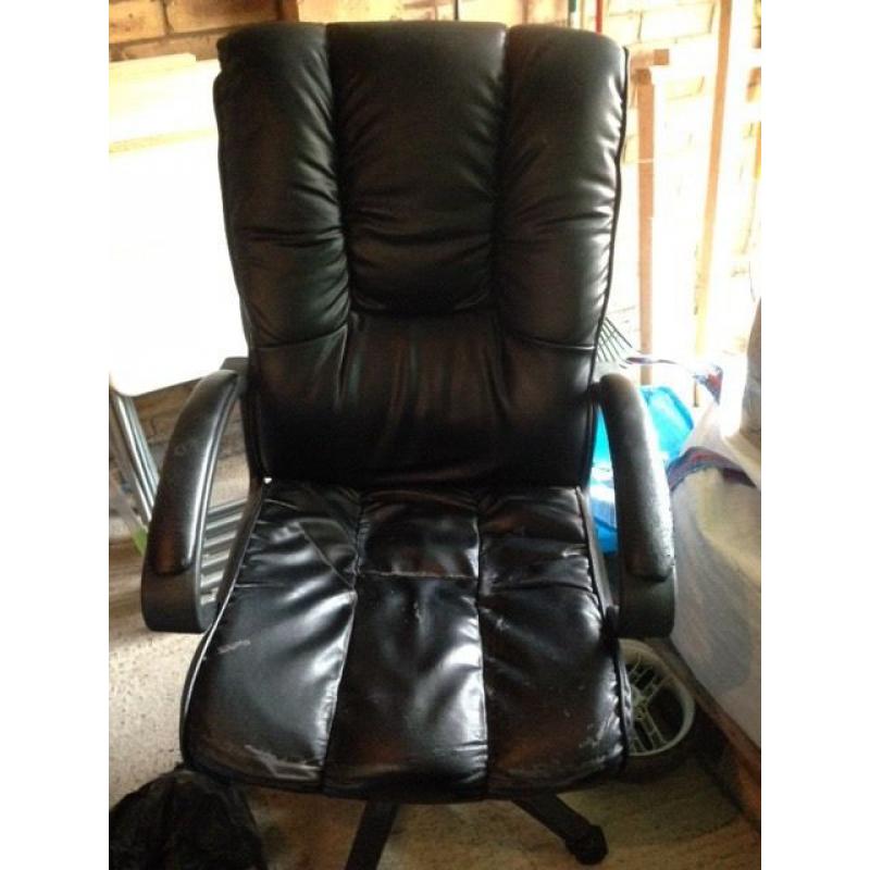 Black swivel chair