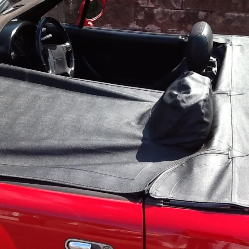 Full Tonneau Cover in Immaculate Condition