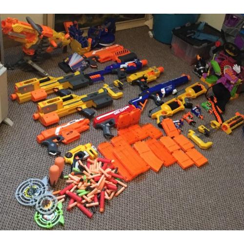 Huge nerf gun bundle with over 12 guns and over 200+ darts