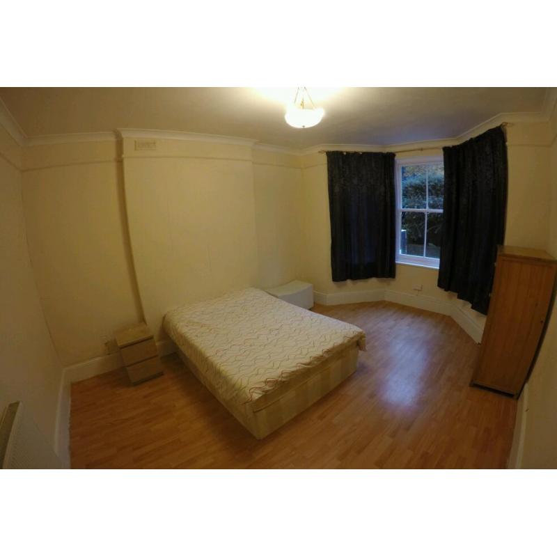 LARGE DOUBLE ROOM..PERFECT FOR COUPLES. CLEAN AND FRIENDLY HOUSE